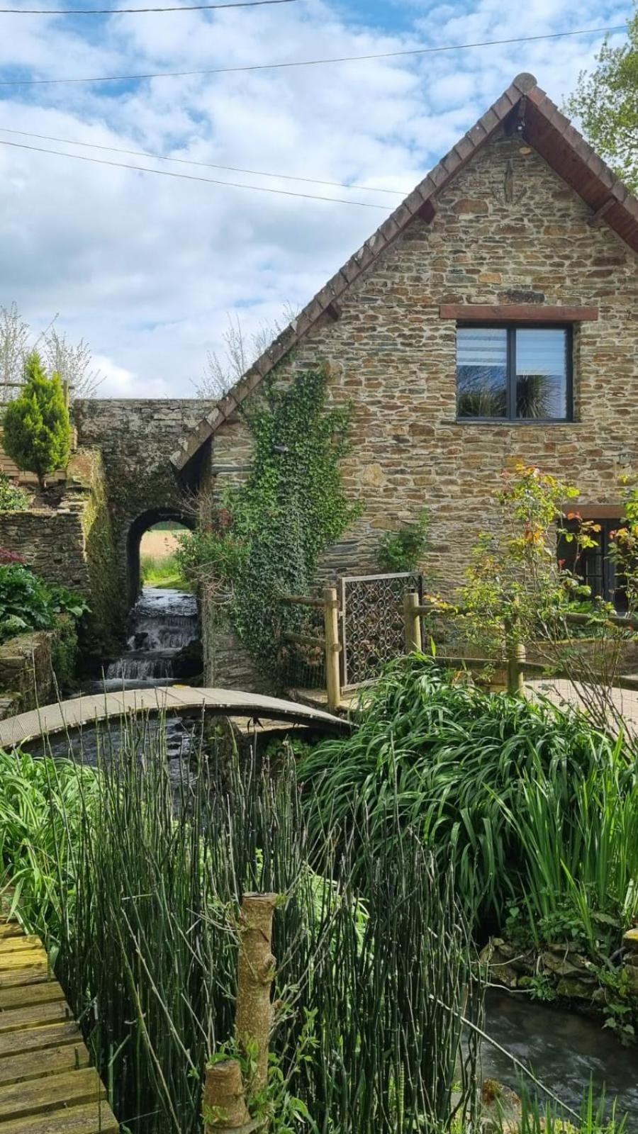 הוילה Sallen Ancien Moulin Pres D'Un Ruisseau מראה חיצוני תמונה
