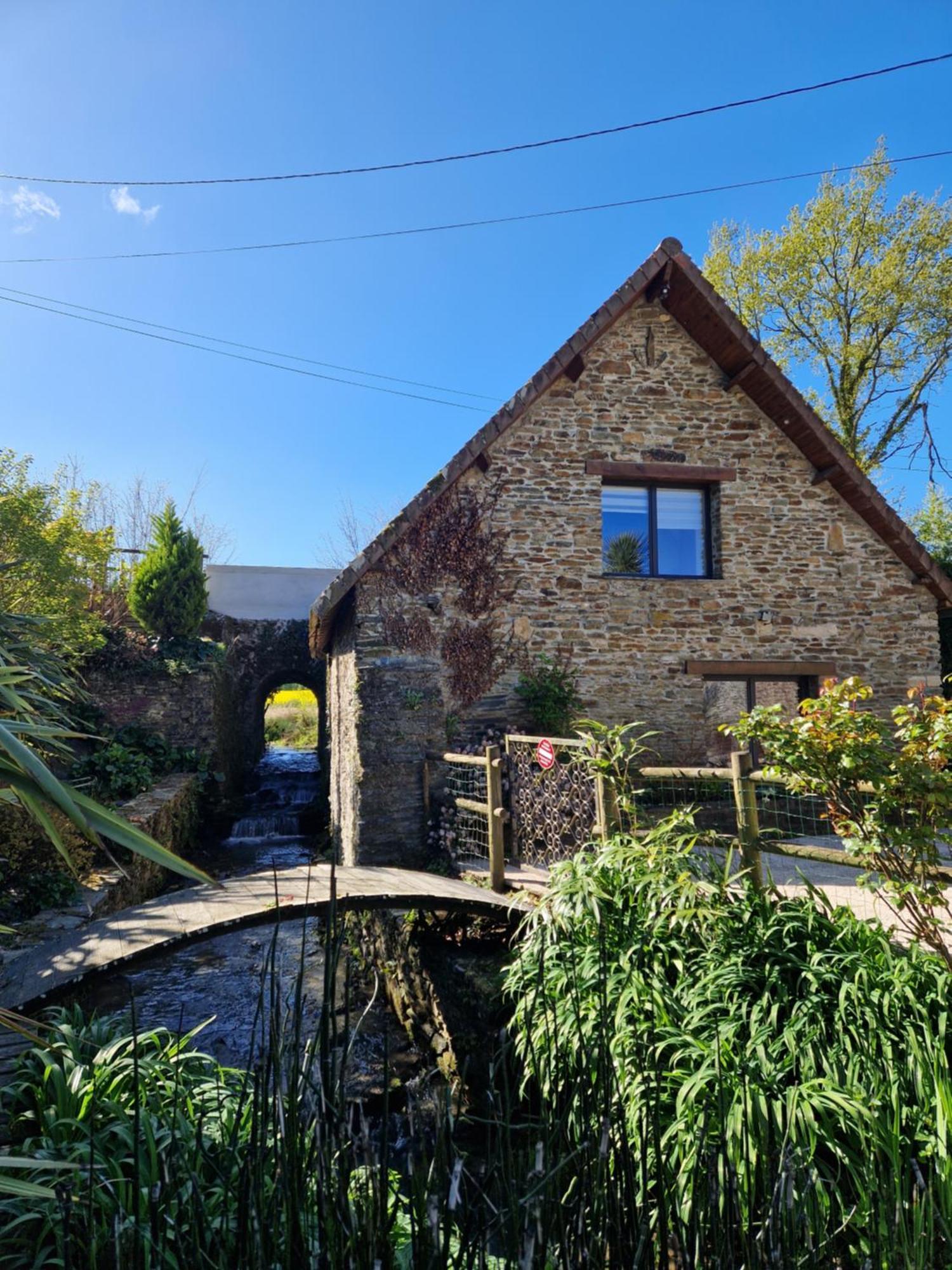 הוילה Sallen Ancien Moulin Pres D'Un Ruisseau מראה חיצוני תמונה